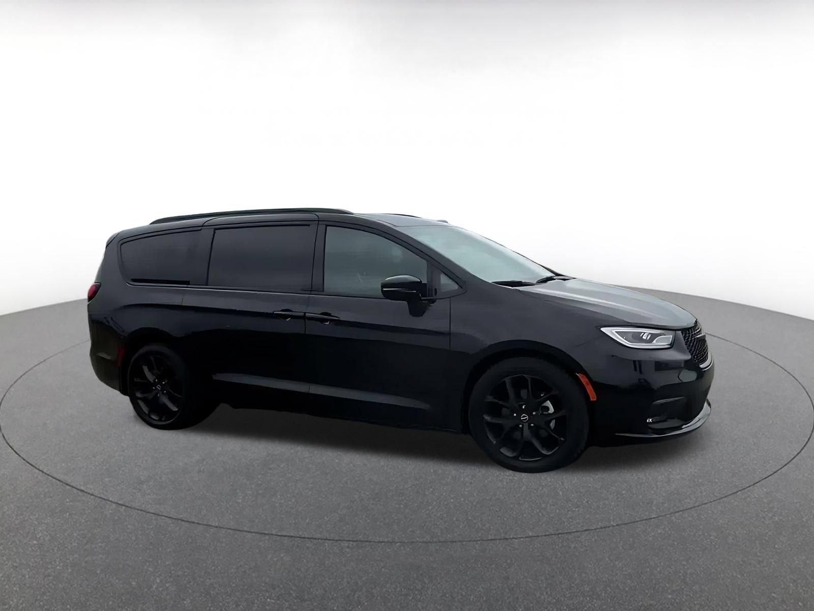 Thumbnail: 2025 Chrysler Pacifica - 2