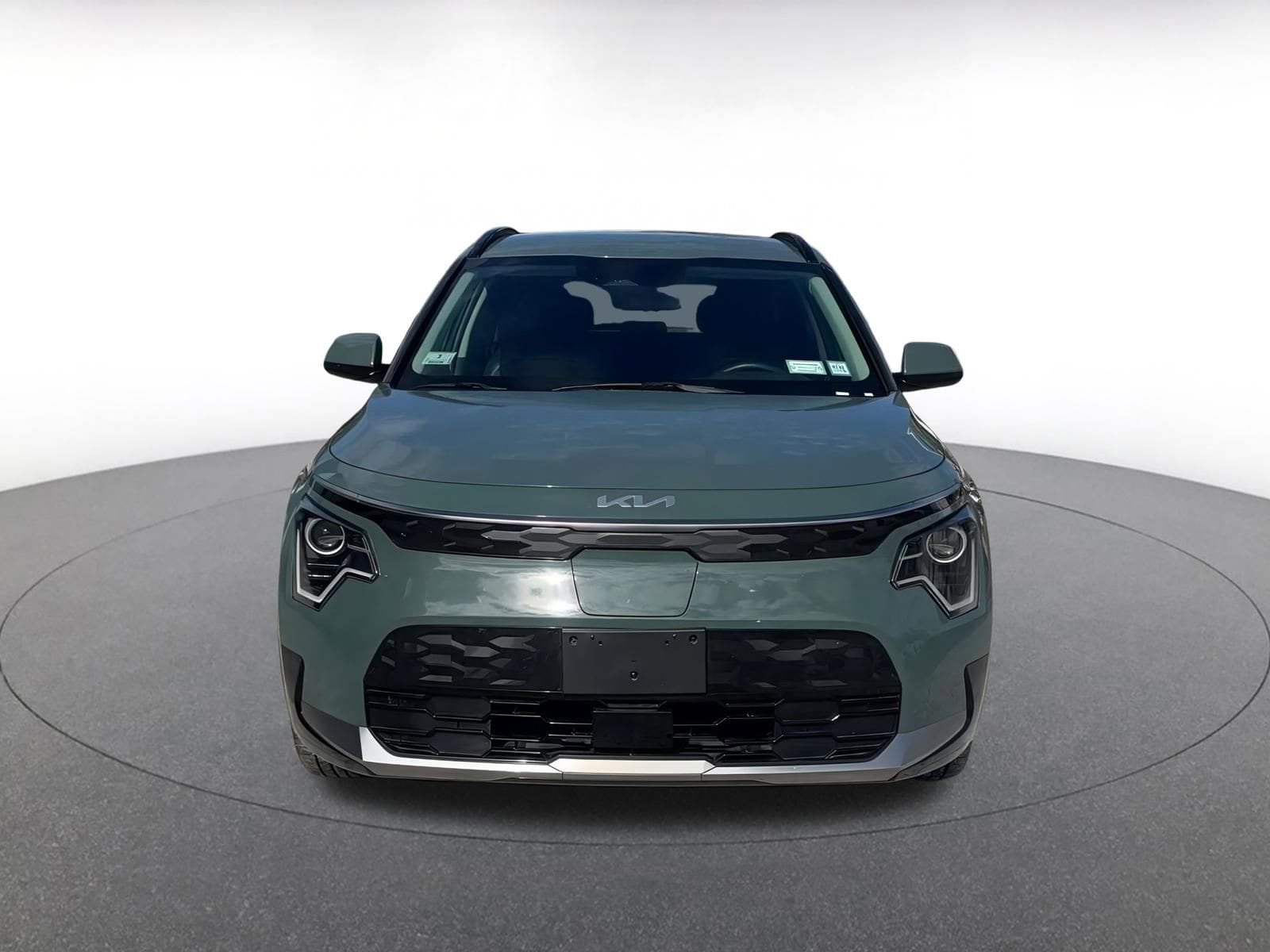 Thumbnail: 2023 Kia Niro - 4