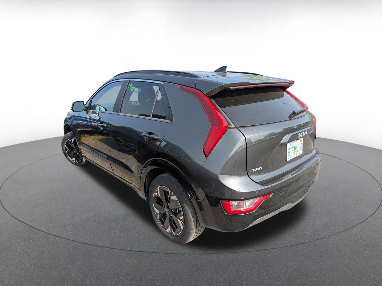 Thumbnail: 2023 Kia Niro - 4