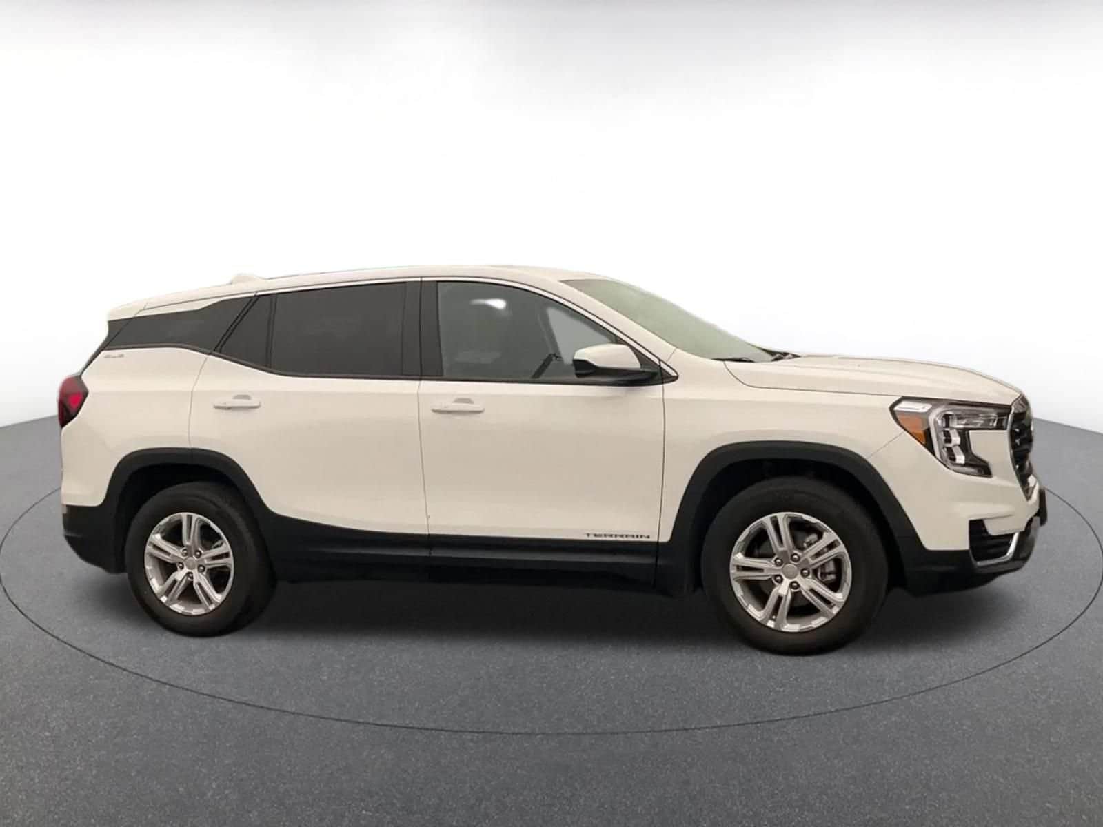 2024 GMC Terrain SLE - Photo 16