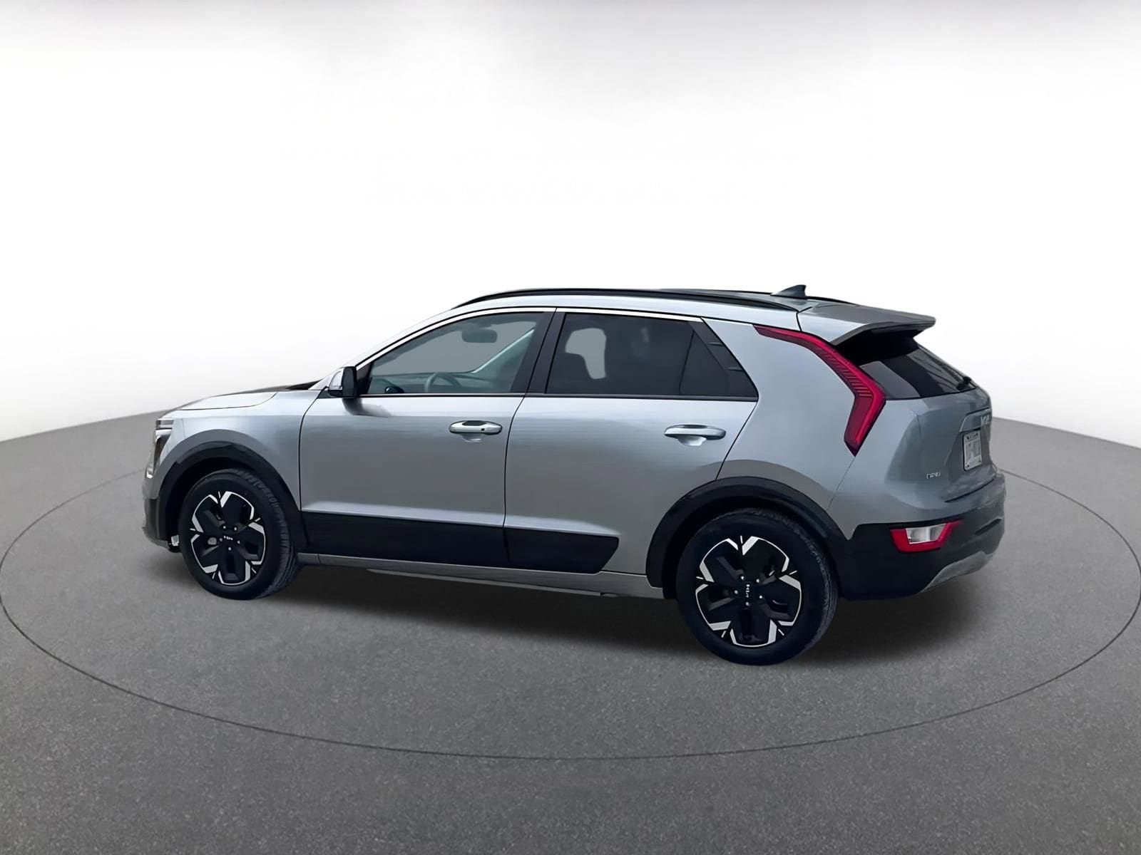 Thumbnail: 2023 Kia Niro - 10