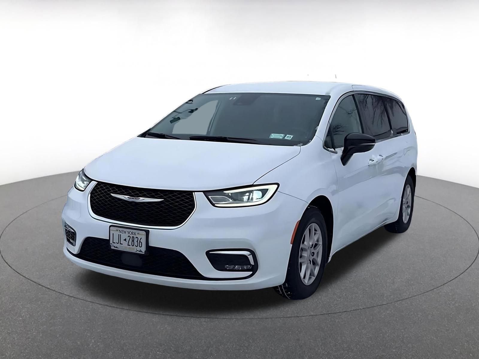 Thumbnail: 2024 Chrysler Pacifica - 4