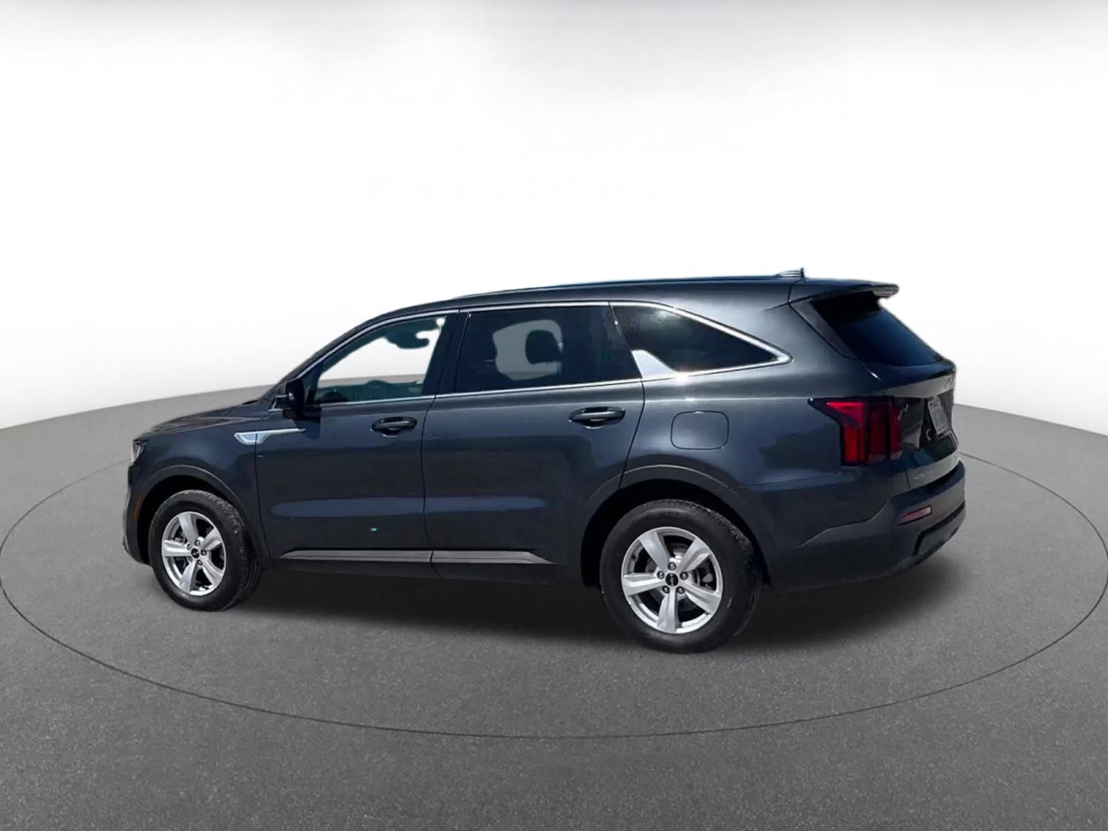 Thumbnail: 2023 Kia Sorento - 9