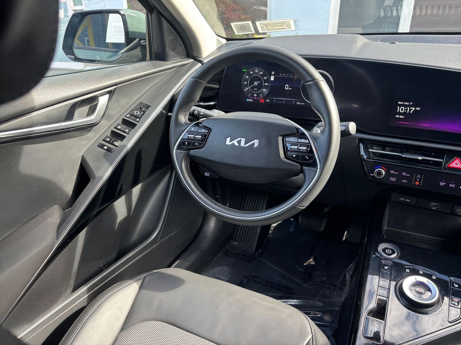 Thumbnail: 2023 Kia Niro - 34