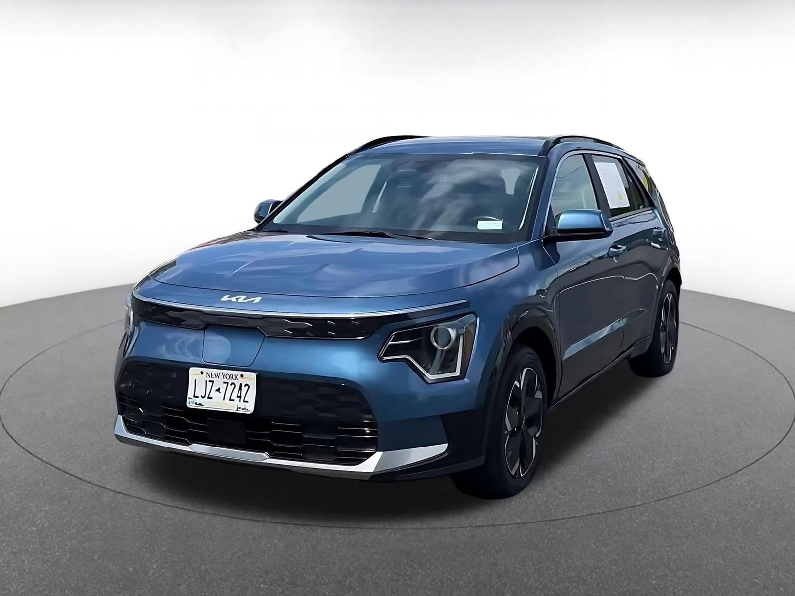Thumbnail: 2024 Kia Niro - 4