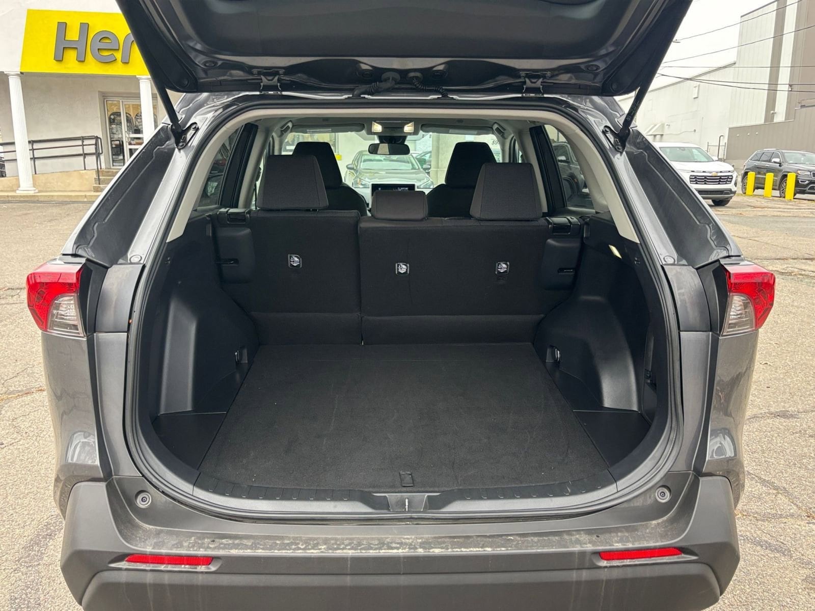 Thumbnail: 2025 Toyota RAV4 - 27