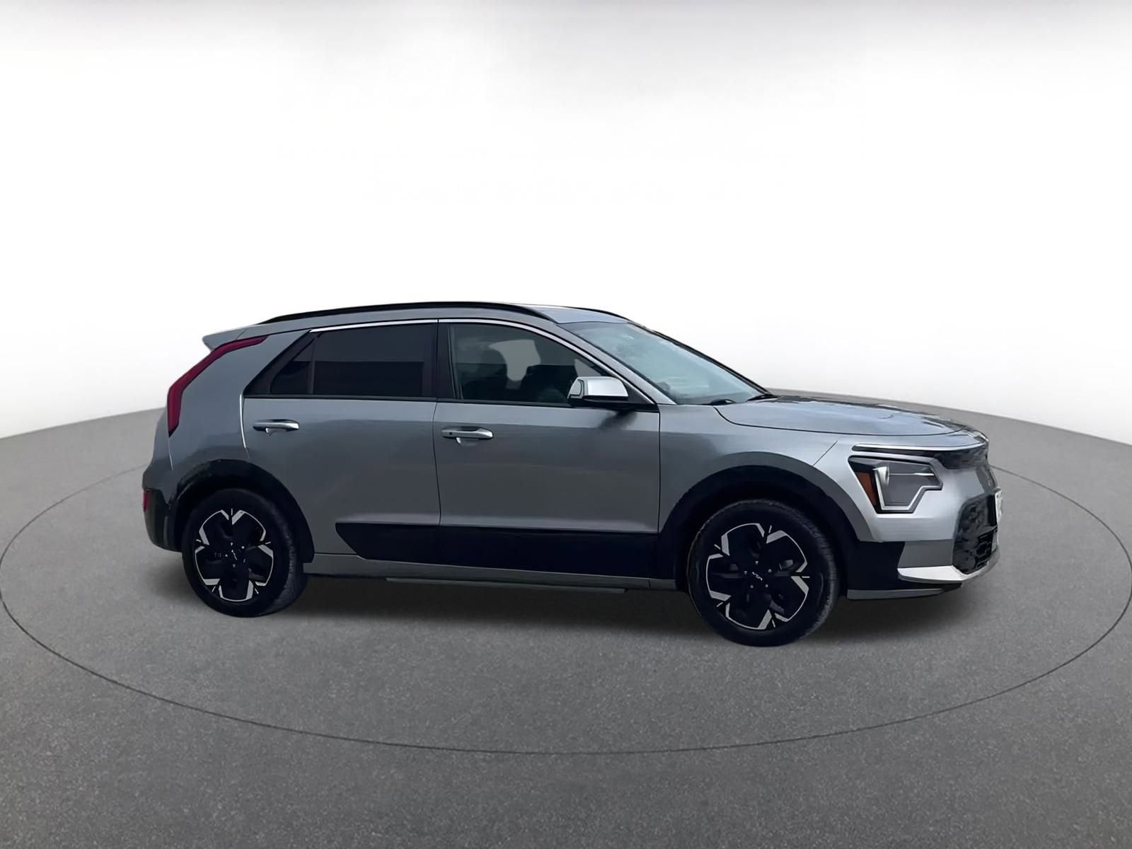 Thumbnail: 2023 Kia Niro - 2