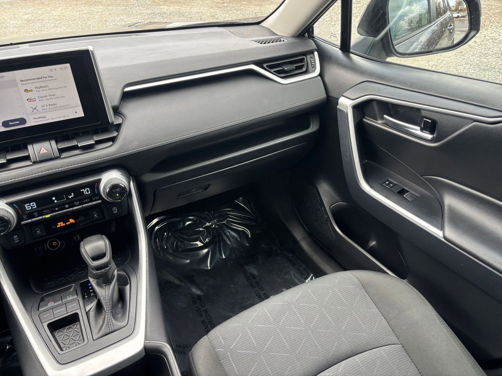 Thumbnail: 2025 Toyota RAV4 - 31