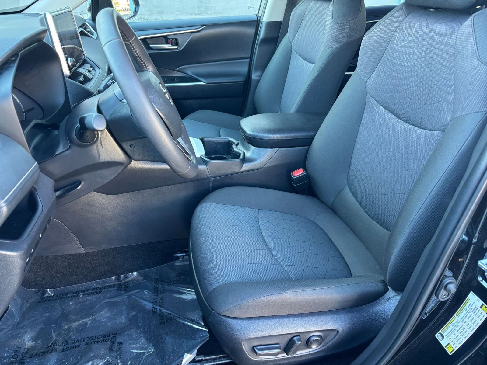 Thumbnail: 2025 Toyota RAV4 - 32