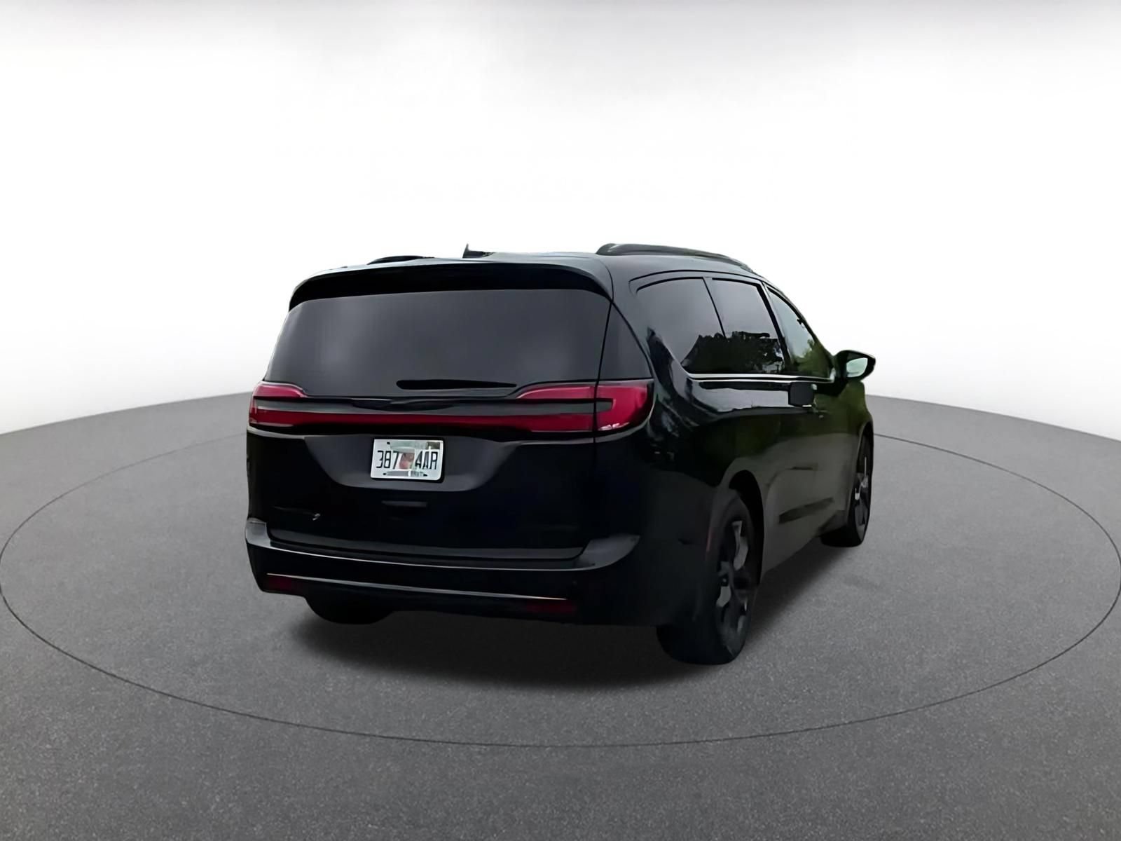 Thumbnail: 2025 Chrysler Pacifica - 4