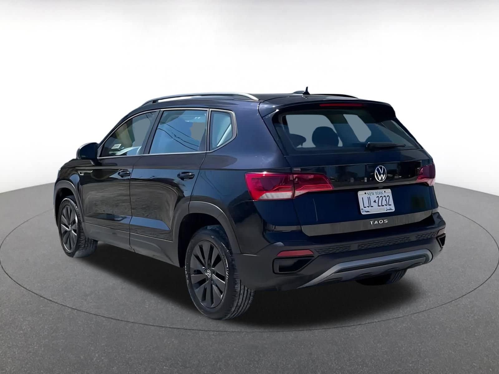 Thumbnail: 2024 Volkswagen Taos - 10