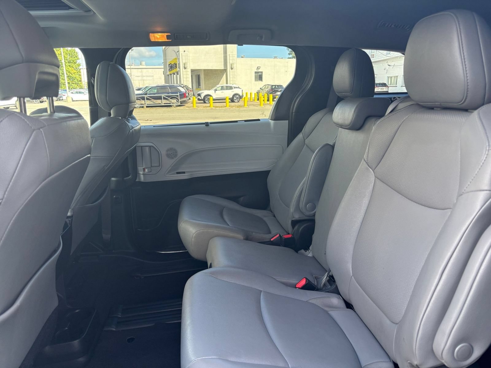 Thumbnail: 2025 Toyota Sienna - 25
