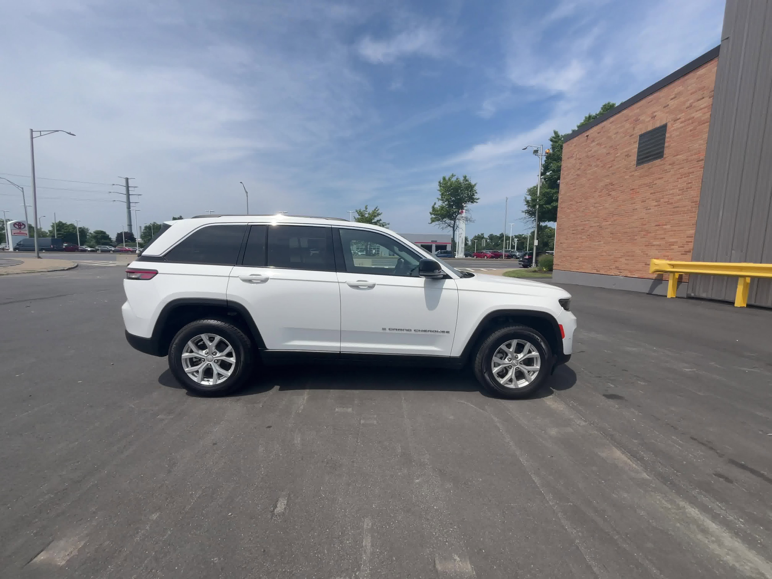 2023 Jeep Grand Cherokee Limited Edition 16