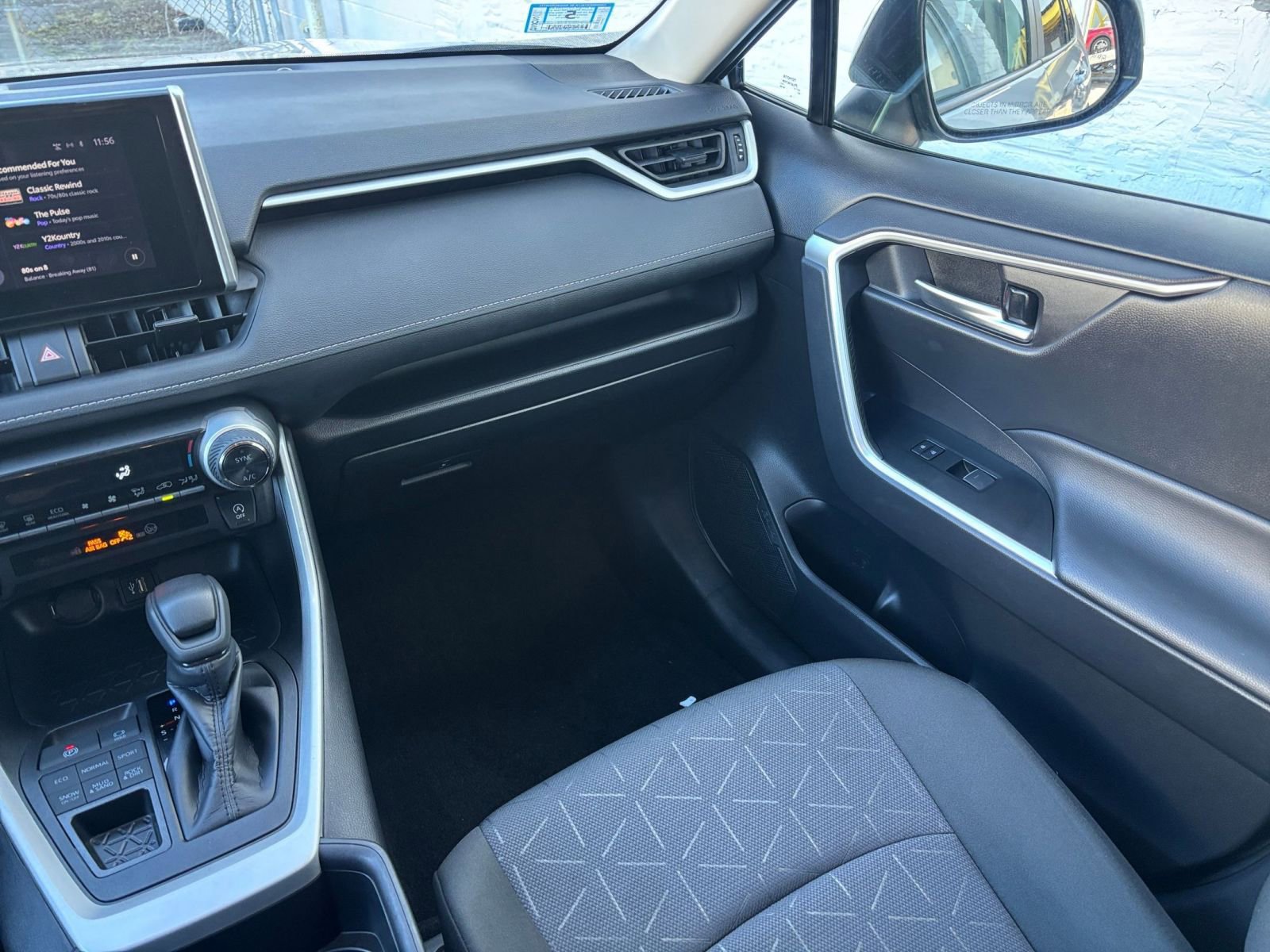 Thumbnail: 2025 Toyota RAV4 - 33