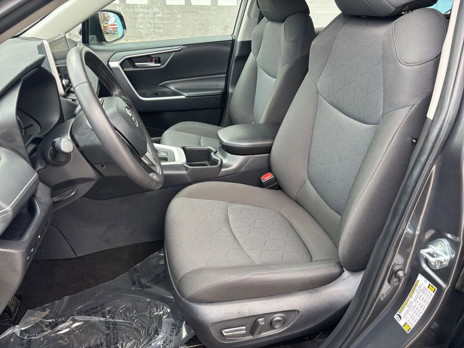 Thumbnail: 2025 Toyota RAV4 - 32