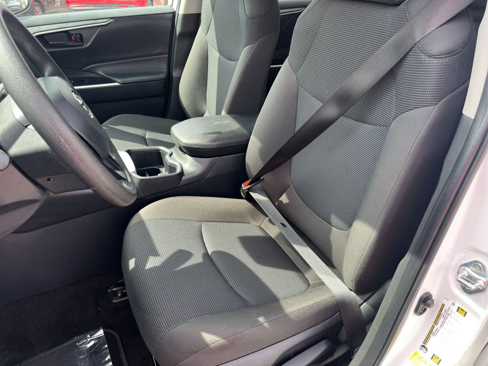 Thumbnail: 2025 Toyota RAV4 - 33