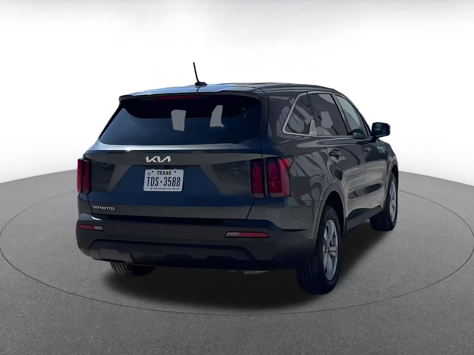 Thumbnail: 2023 Kia Sorento - 12