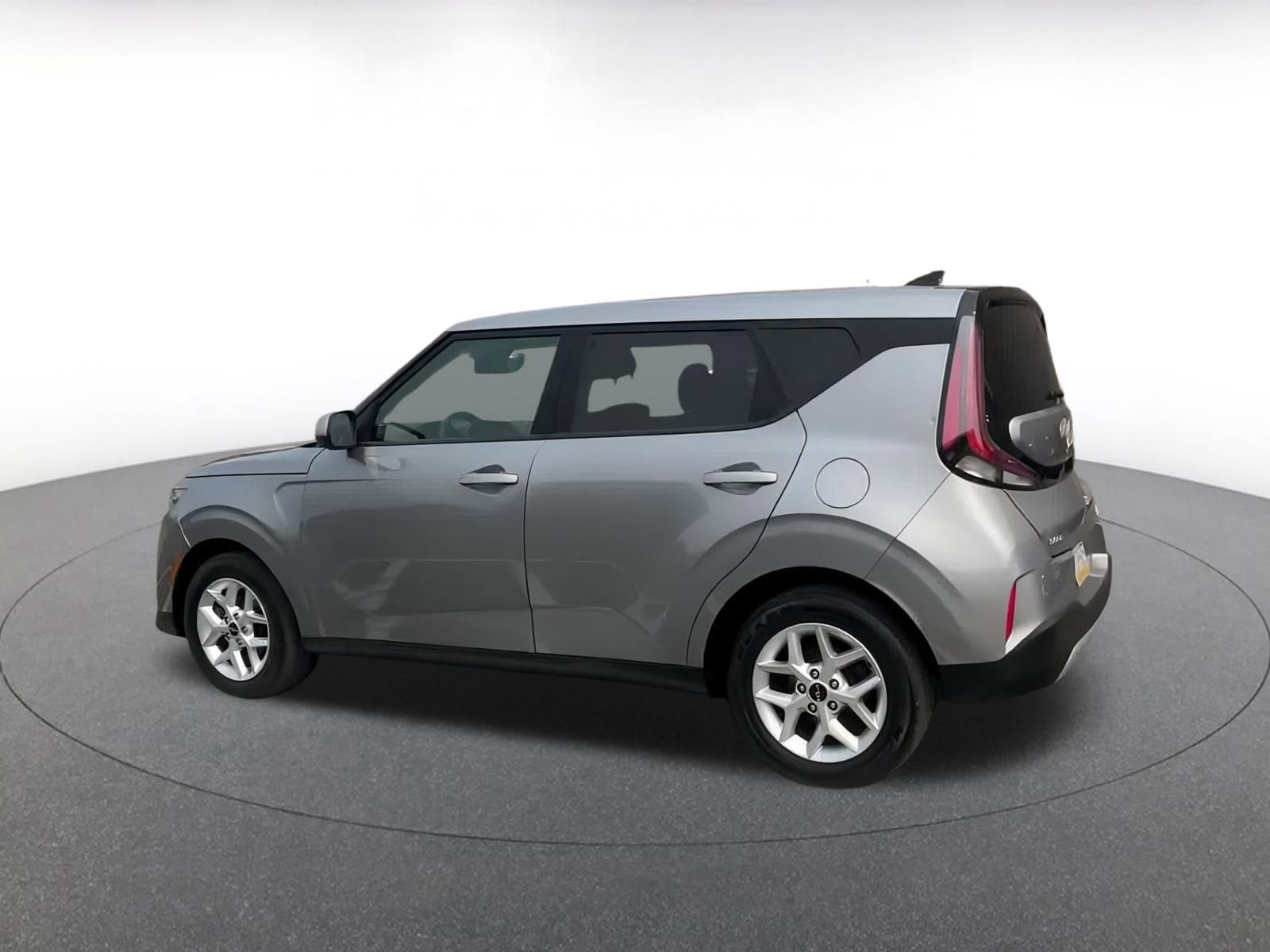 Thumbnail: 2023 Kia Soul - 8