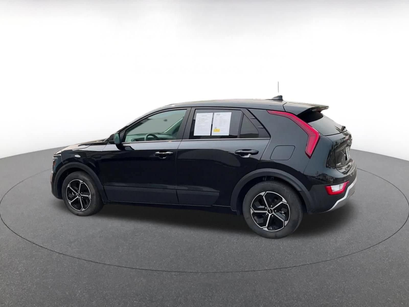 Thumbnail: 2026 Kia Niro - 9