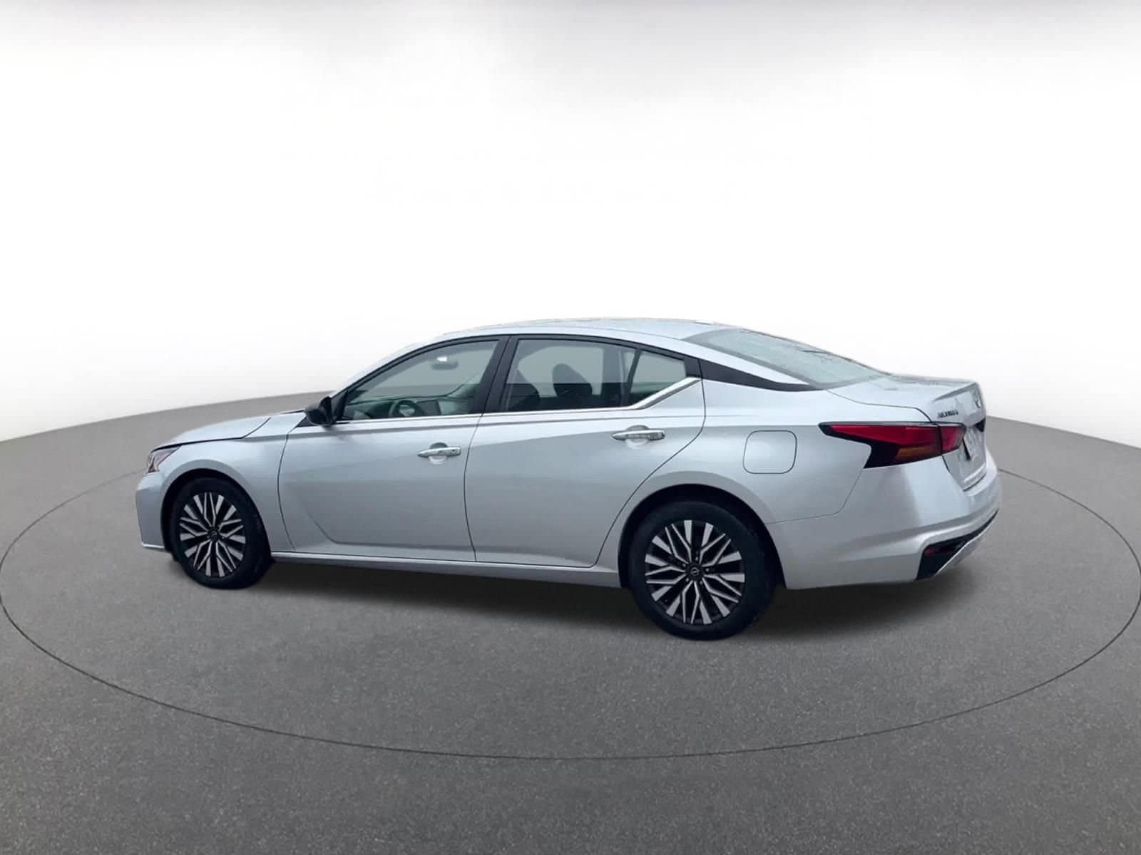 Thumbnail: 2024 Nissan Altima - 10
