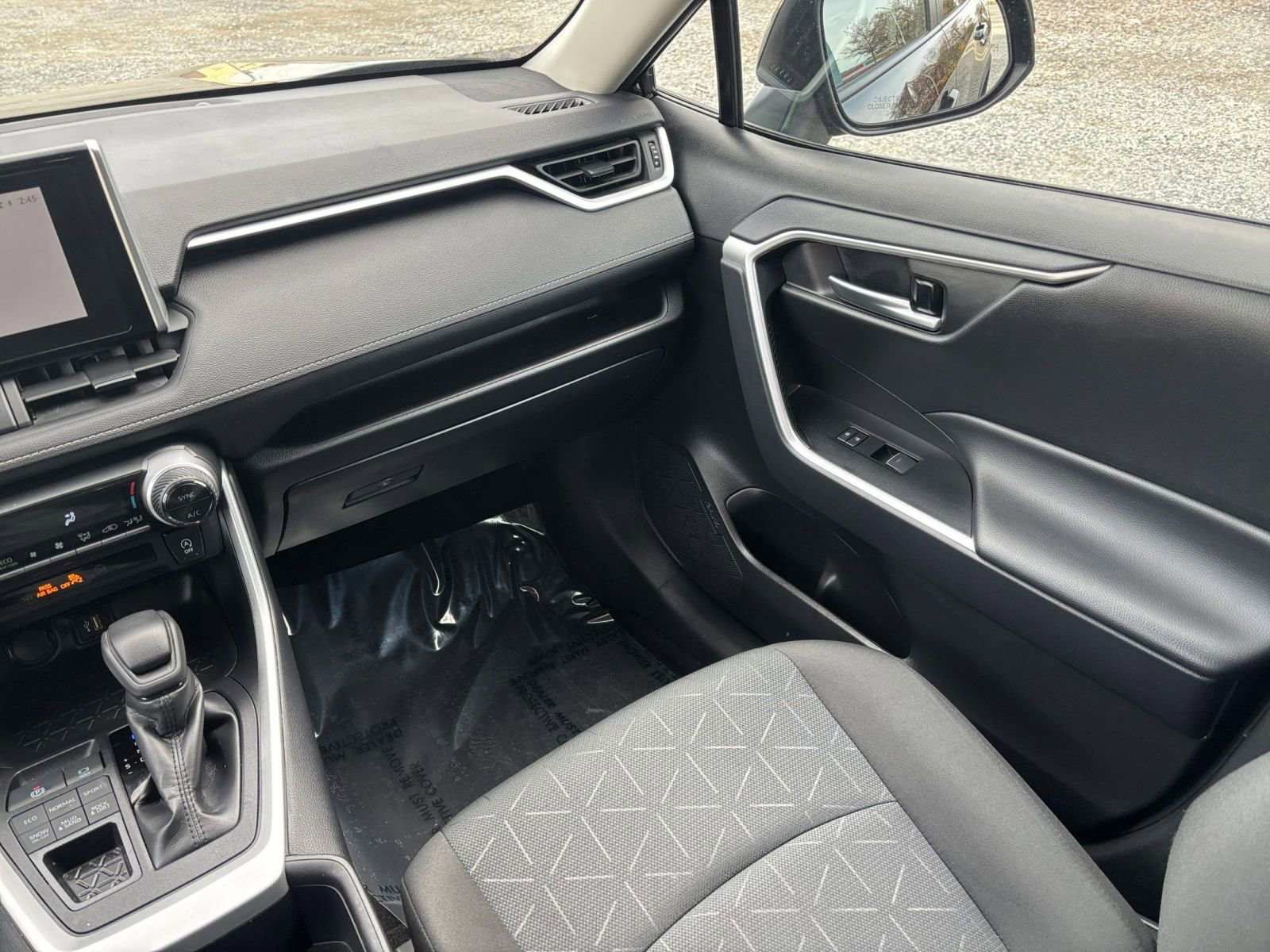 Thumbnail: 2025 Toyota RAV4 - 31