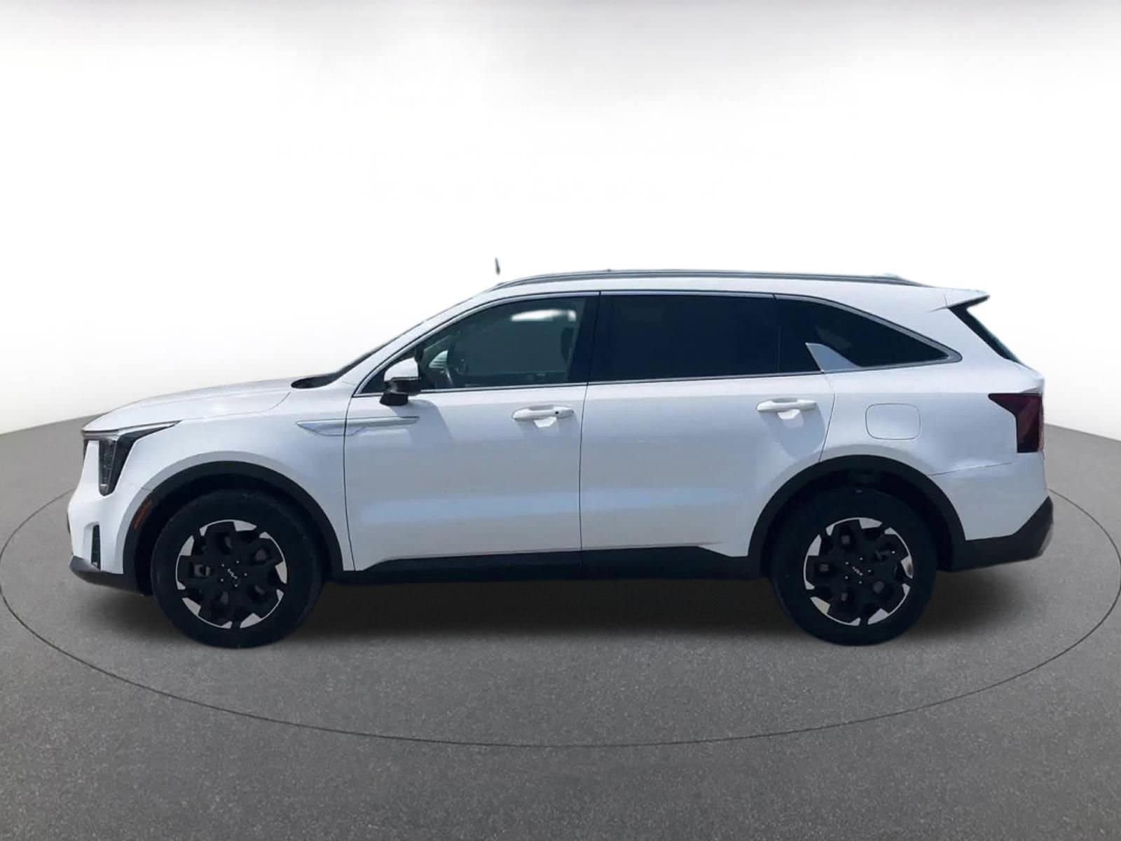 2024 Kia Sorento S 8