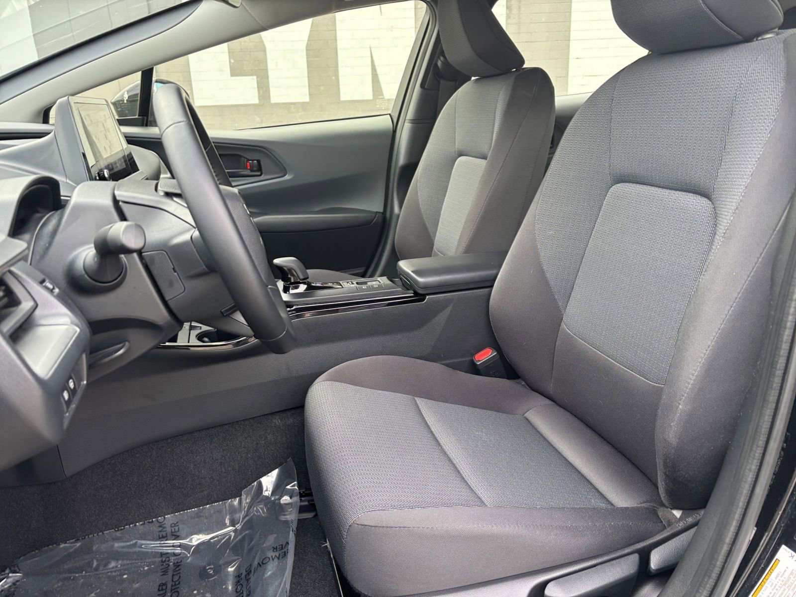 Thumbnail: 2025 Toyota Prius - 32