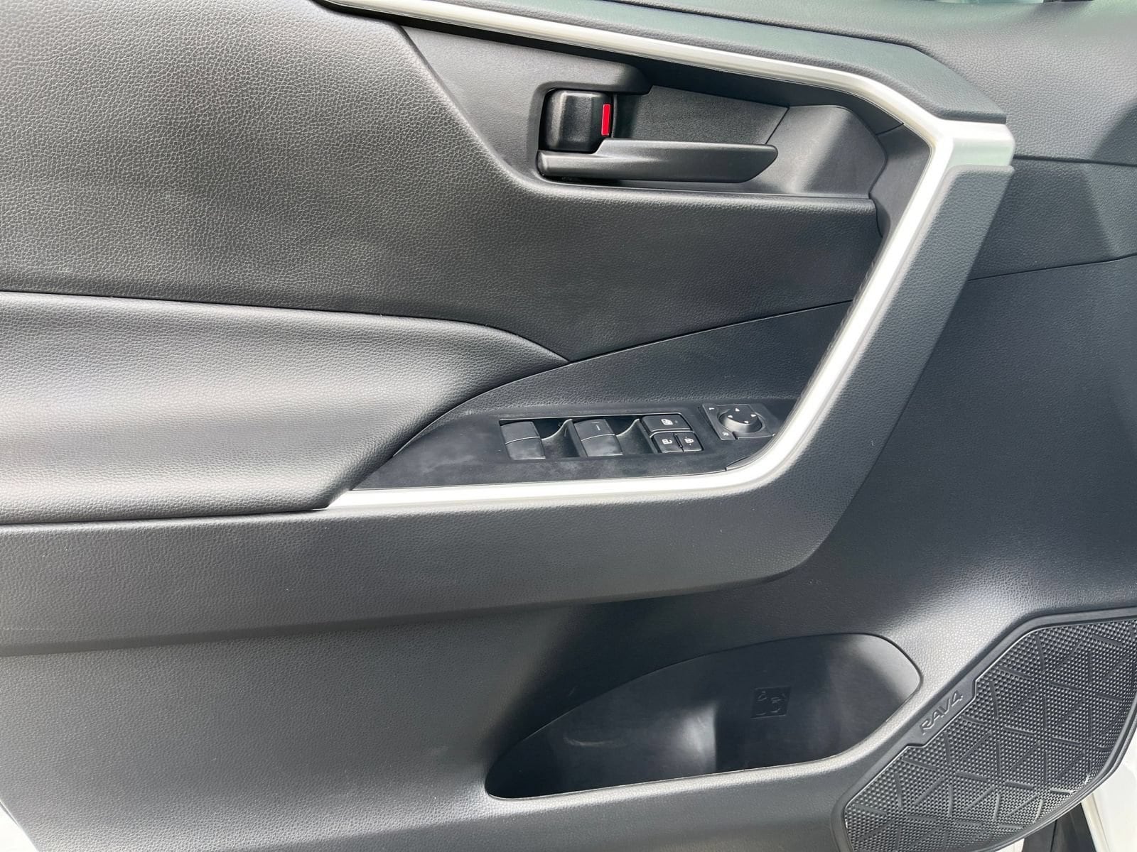 Thumbnail: 2025 Toyota RAV4 - 18