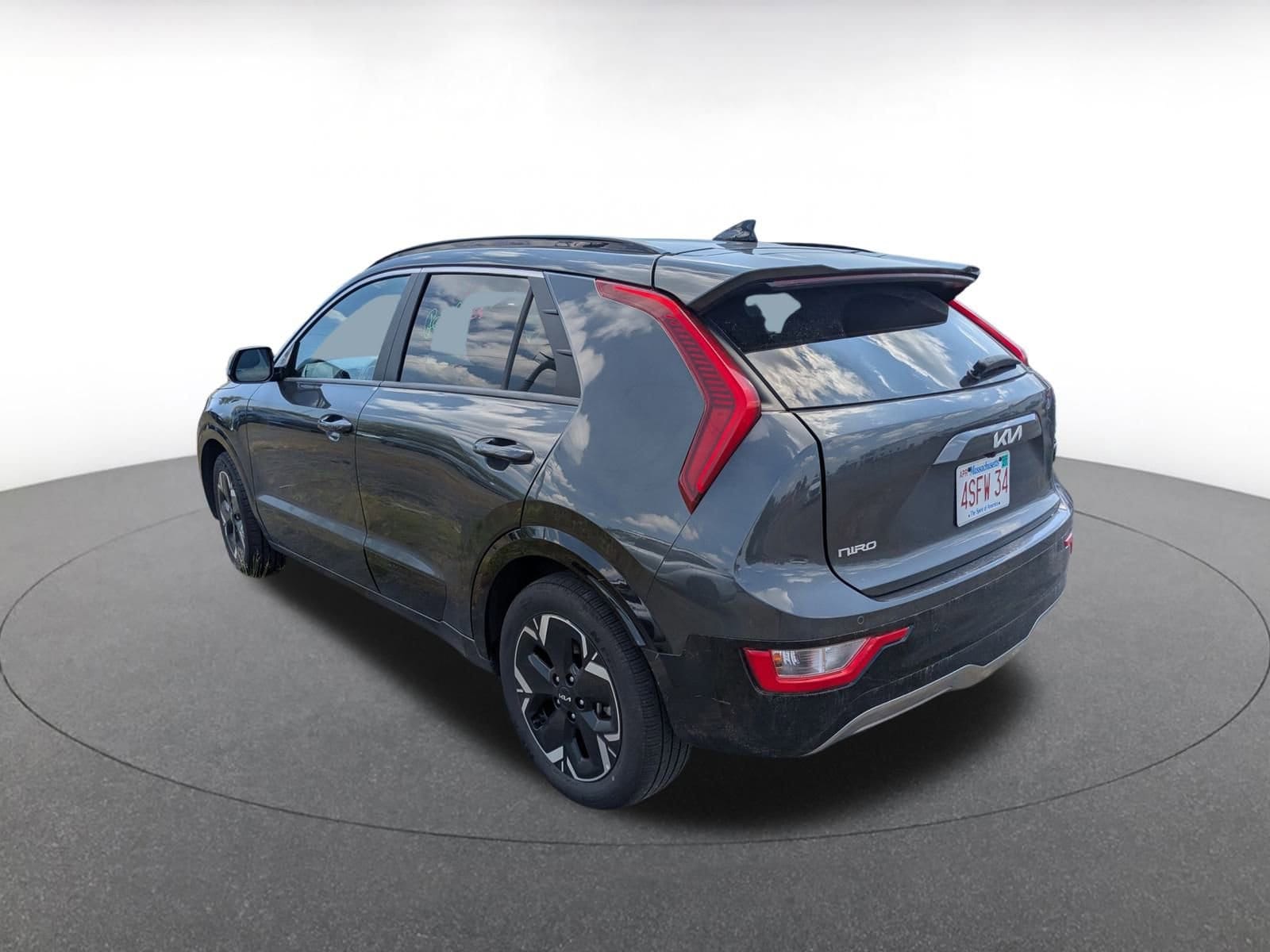 Thumbnail: 2023 Kia Niro - 4