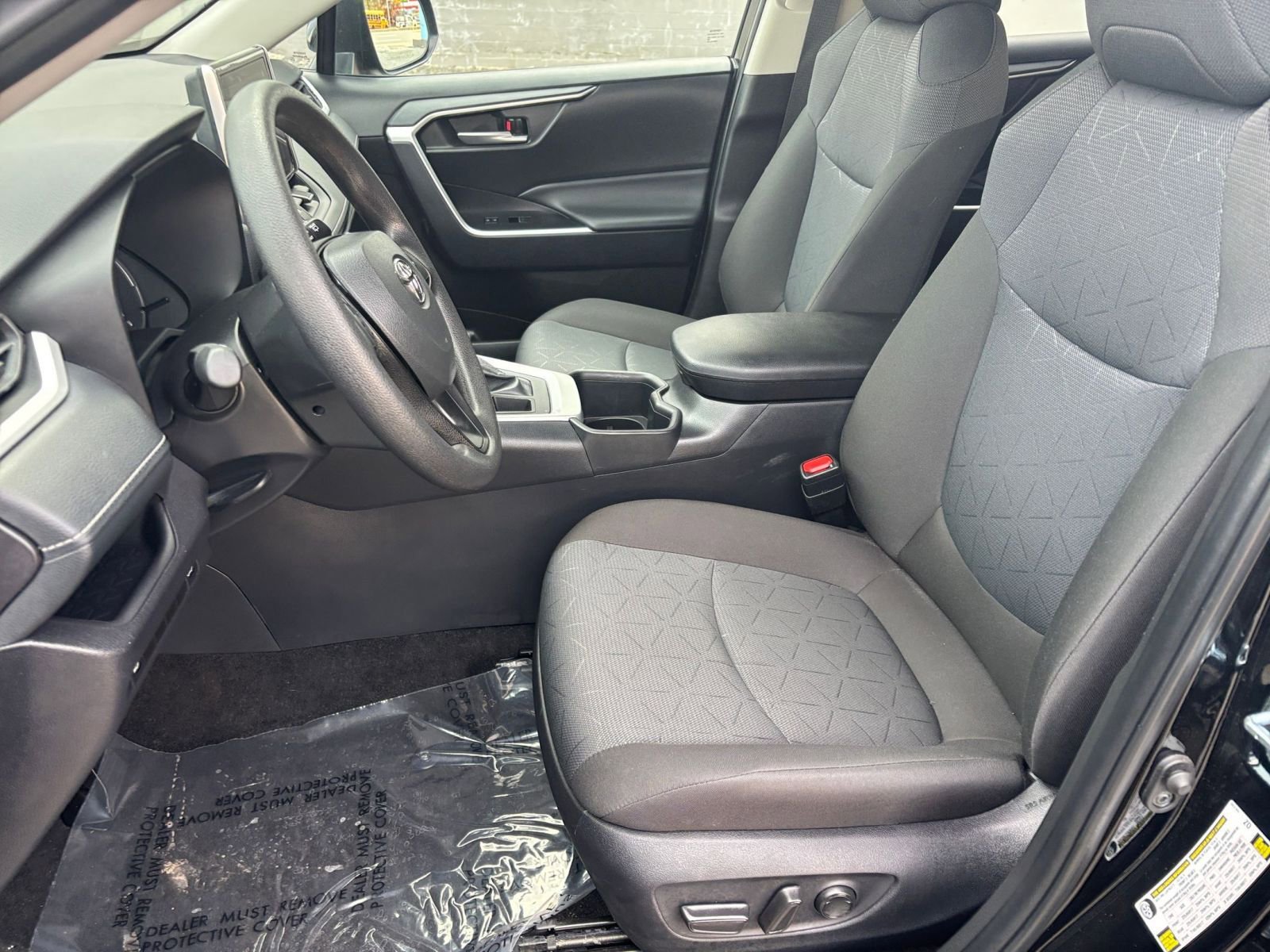 Thumbnail: 2025 Toyota RAV4 - 32