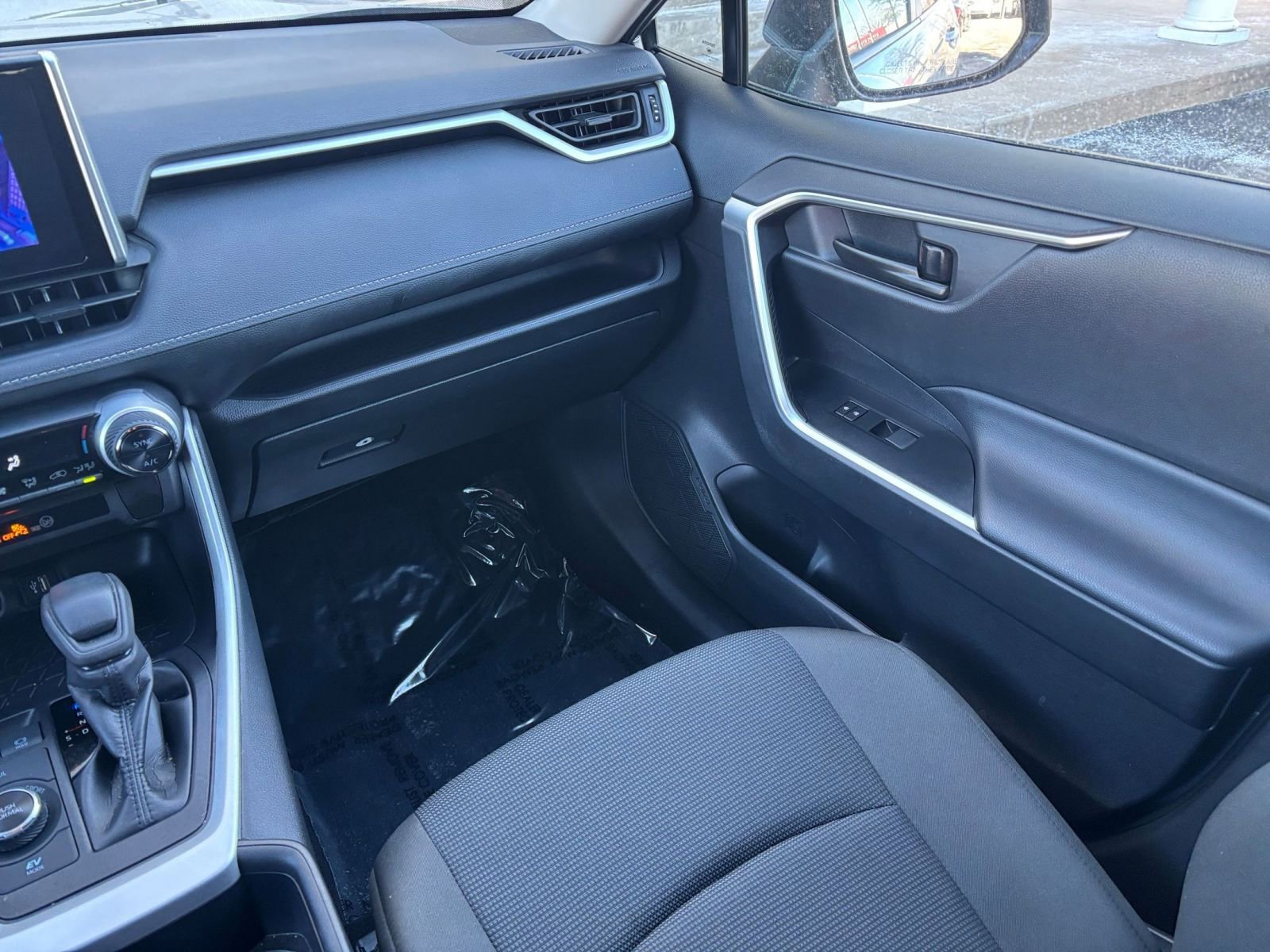 Thumbnail: 2025 Toyota RAV4 - 31