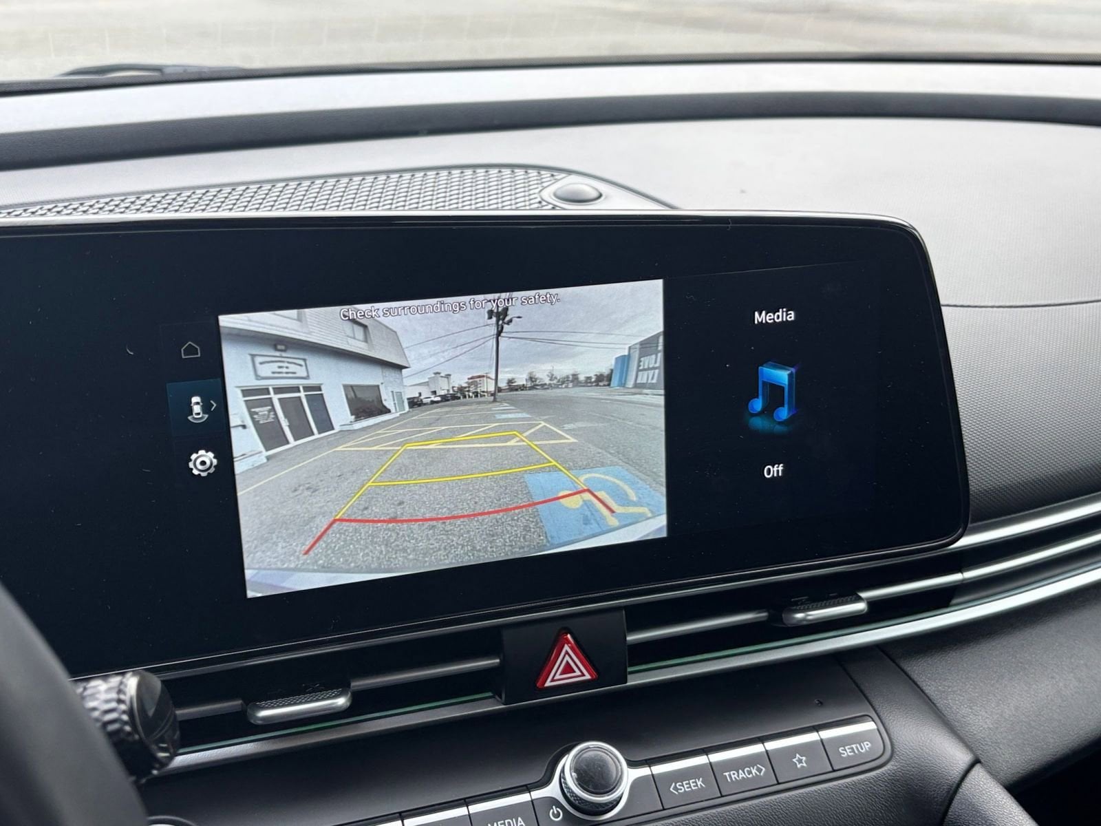 Thumbnail: 2025 Hyundai Elantra - 17