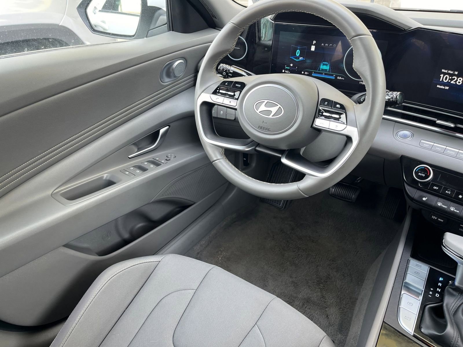 Thumbnail: 2025 Hyundai Elantra - 32