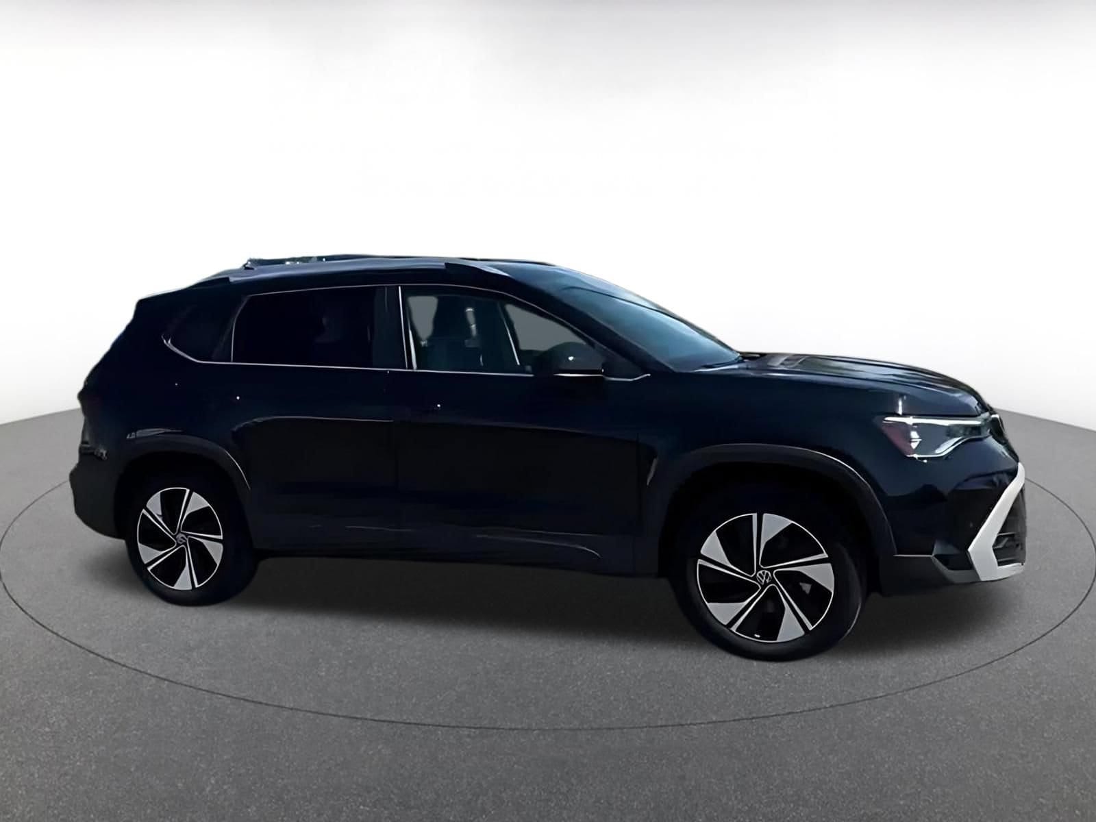 Thumbnail: 2025 Volkswagen Taos - 12