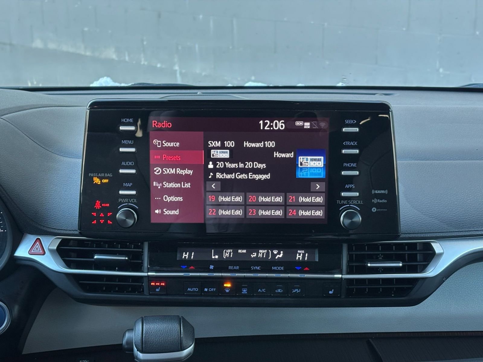 Thumbnail: 2024 Toyota Sienna - 18