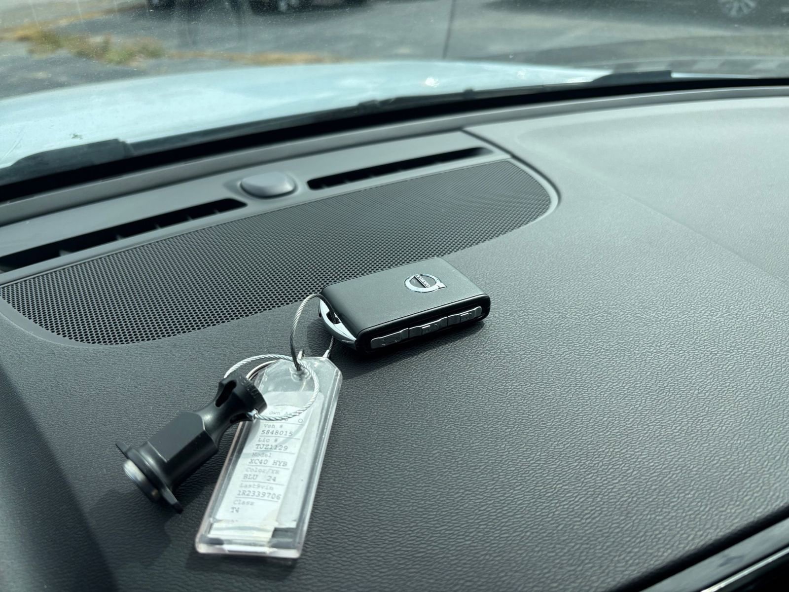 Thumbnail: 2024 Volvo XC40 - 22