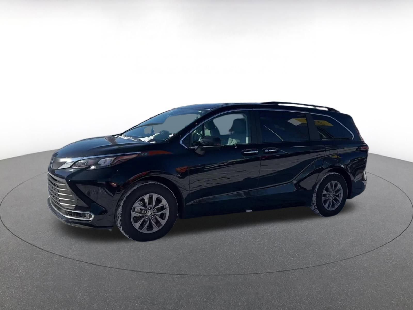 Thumbnail: 2024 Toyota Sienna - 8