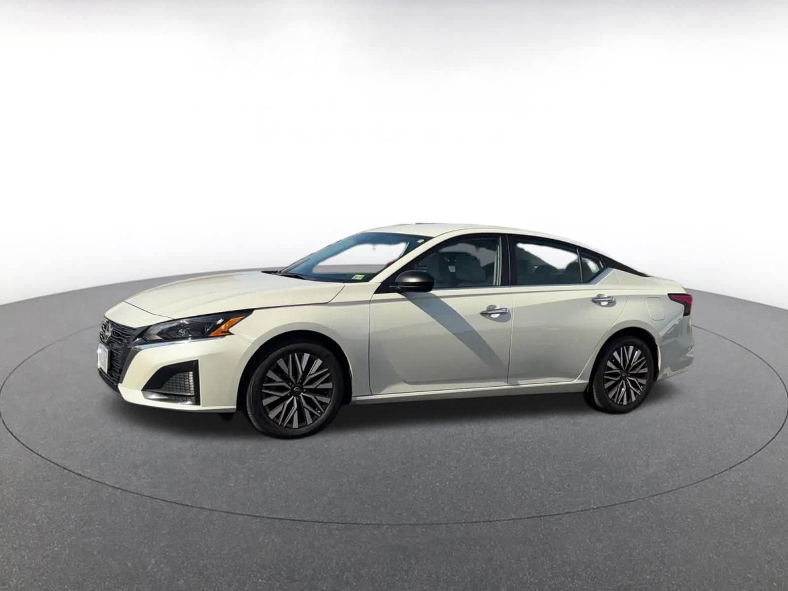 Thumbnail: 2025 Nissan Altima - 8