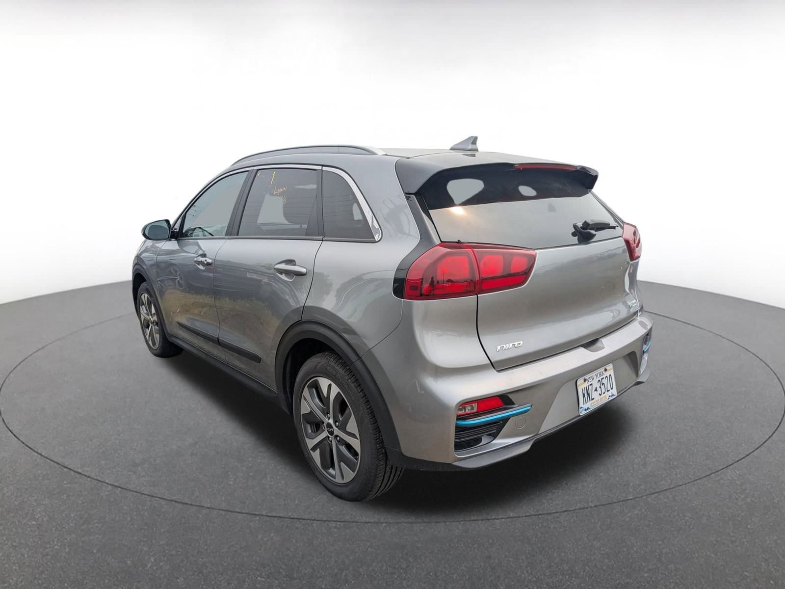 Thumbnail: 2022 Kia Niro - 4