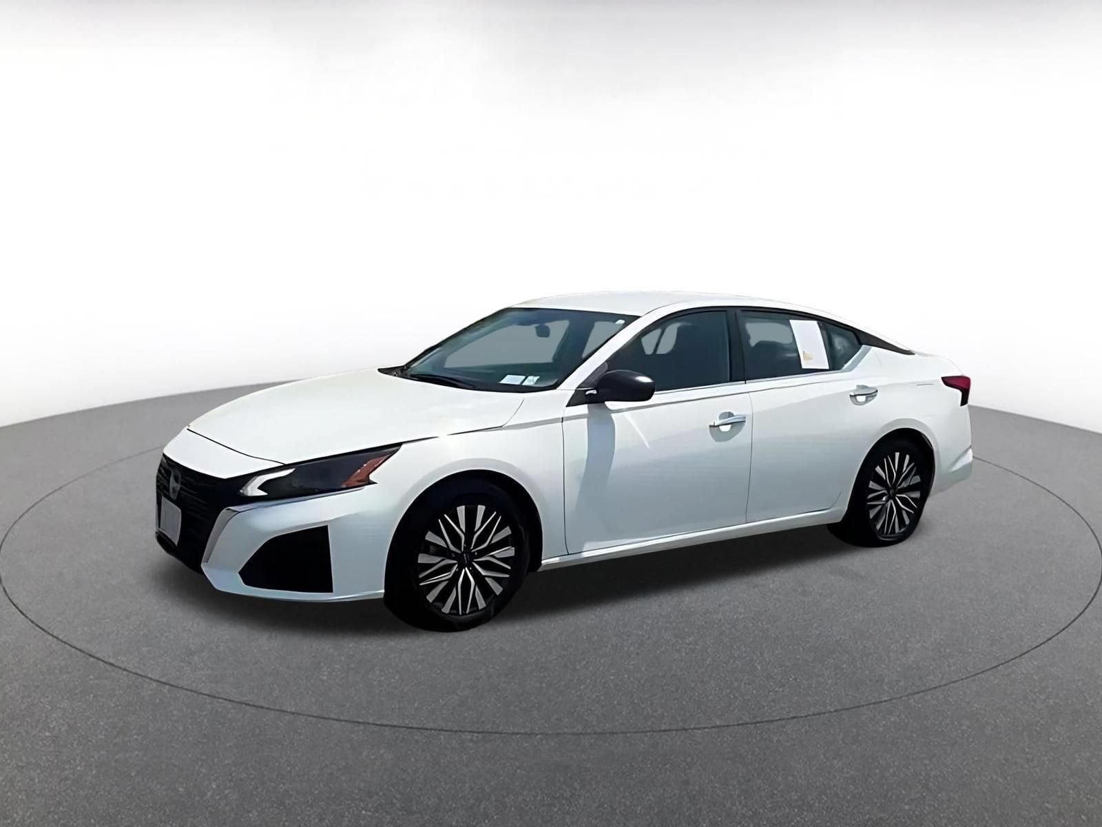 Thumbnail: 2025 Nissan Altima - 9