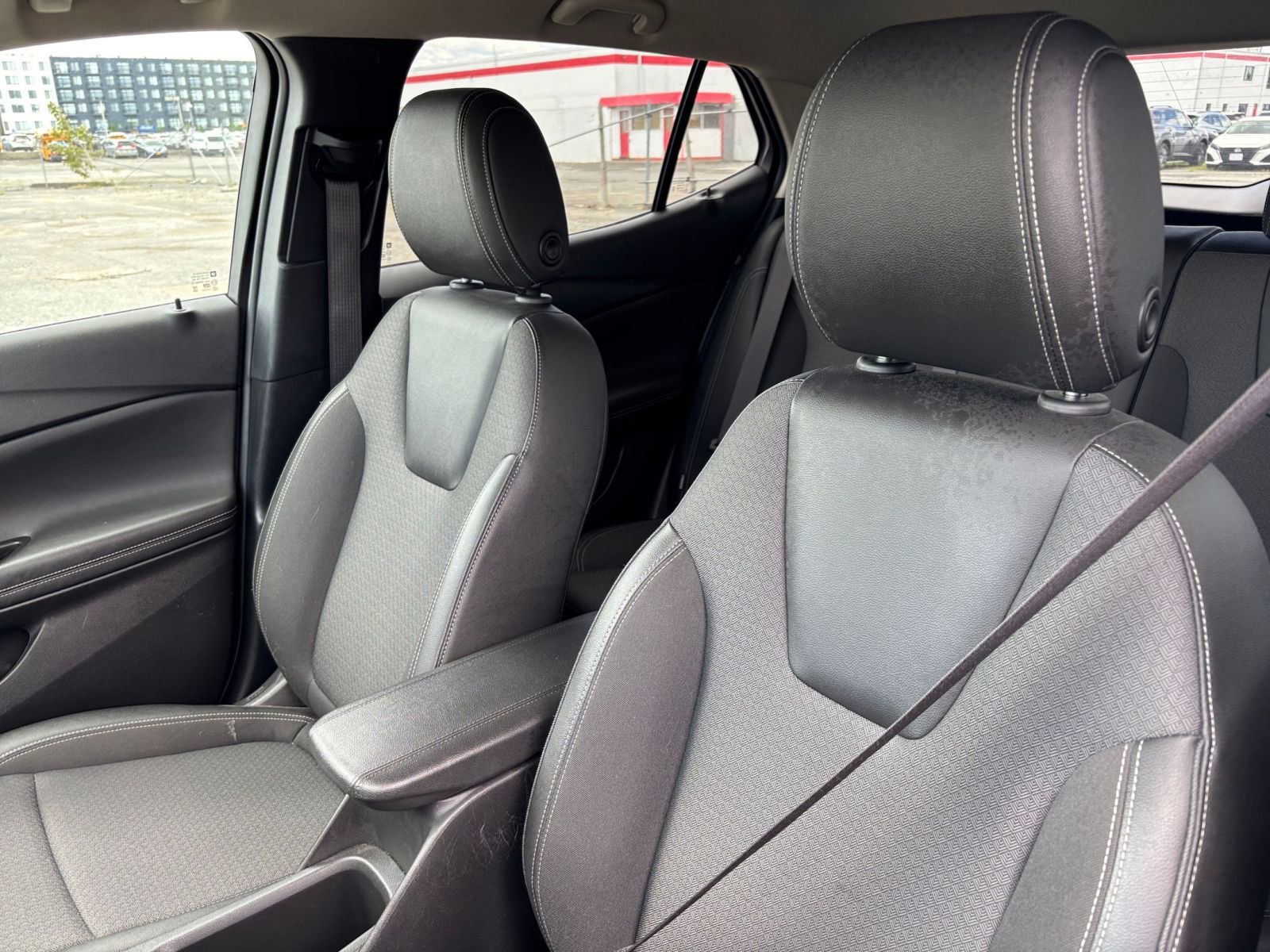 Thumbnail: 2025 Buick Encore GX - 32