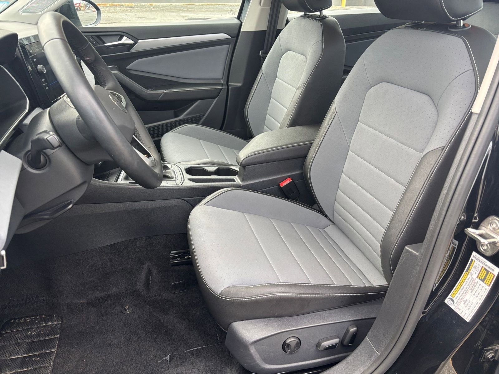 Thumbnail: 2025 Volkswagen Jetta - 32