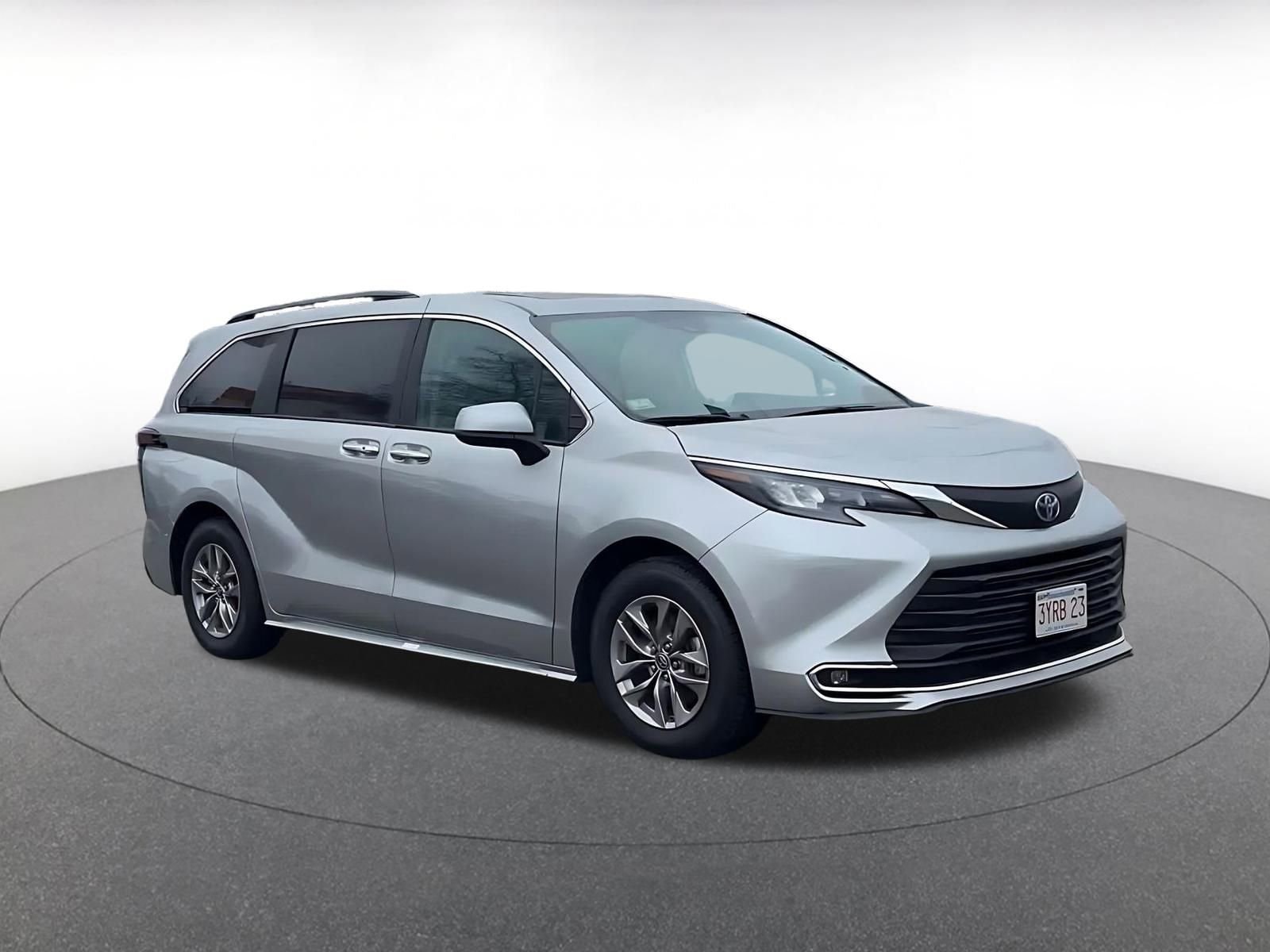 Thumbnail: 2024 Toyota Sienna - 2