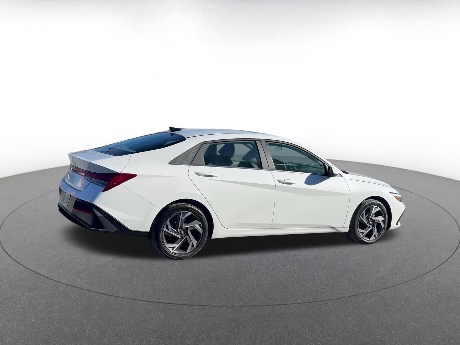 Thumbnail: 2025 Hyundai Elantra - 15