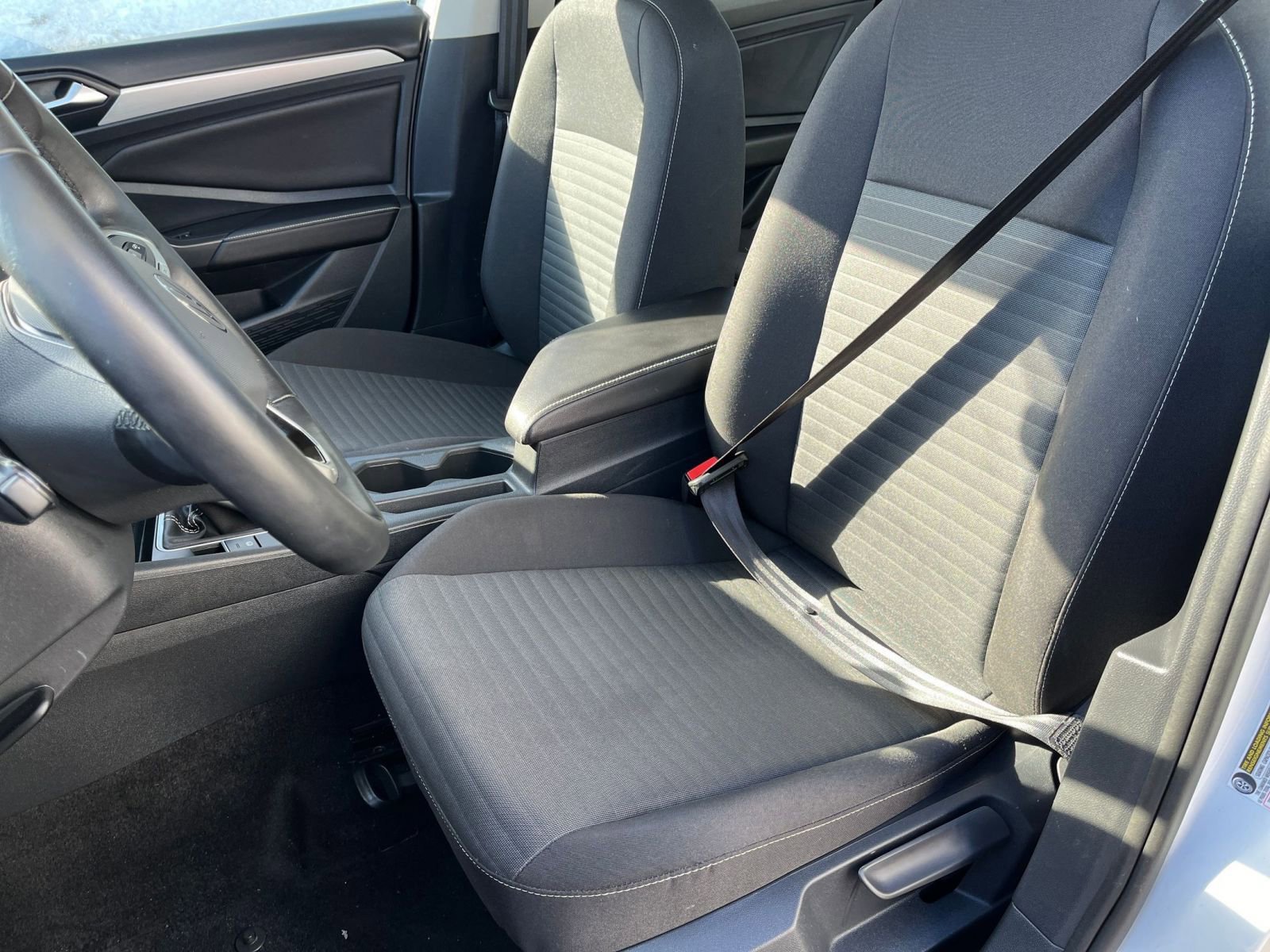 Thumbnail: 2025 Volkswagen Jetta - 32