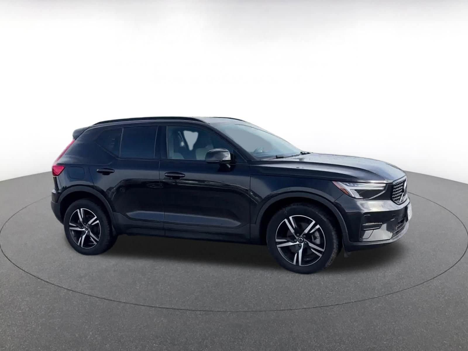 Thumbnail: 2024 Volvo XC40 - 2