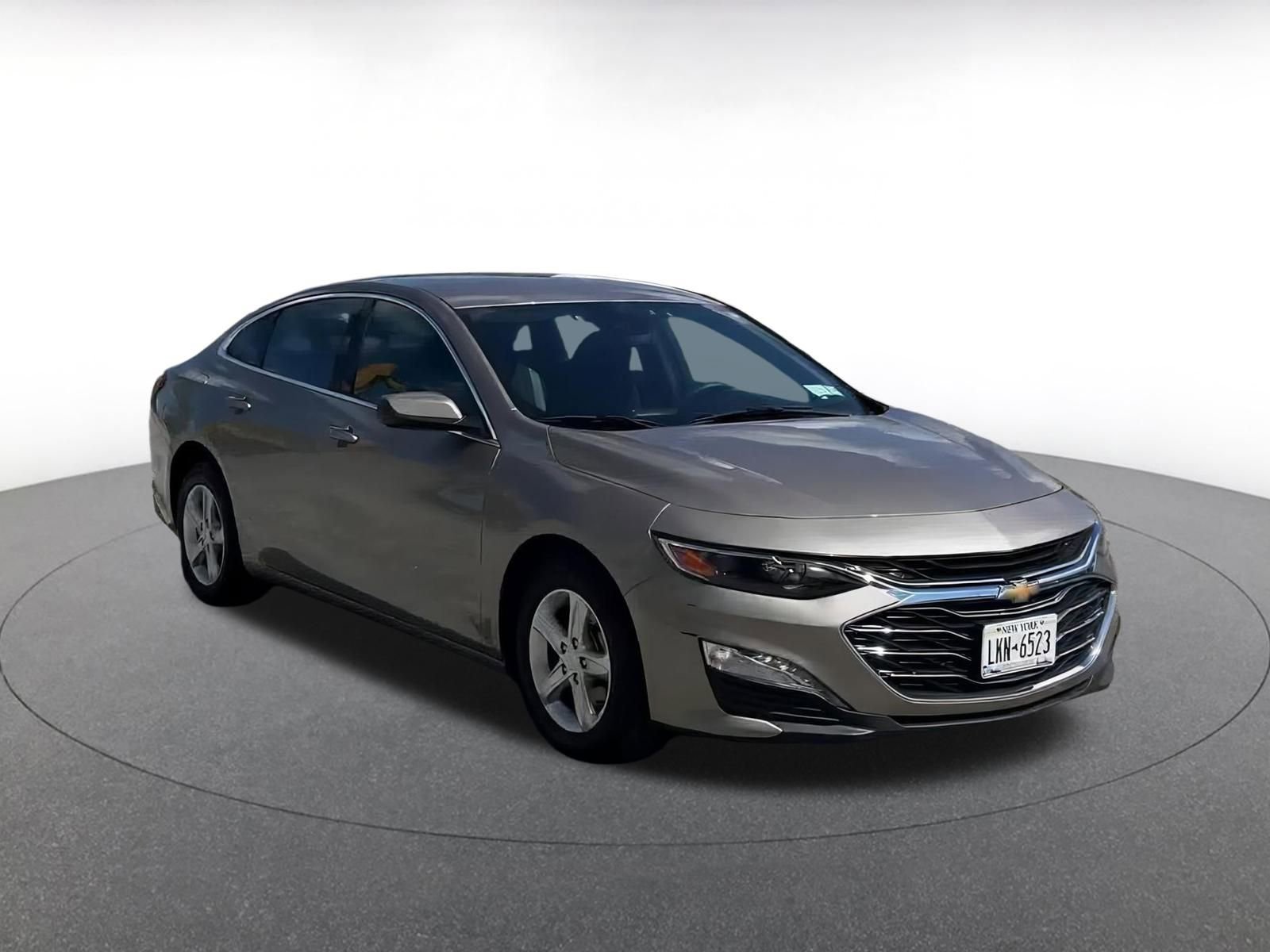 Thumbnail: 2024 Chevrolet Malibu - 3