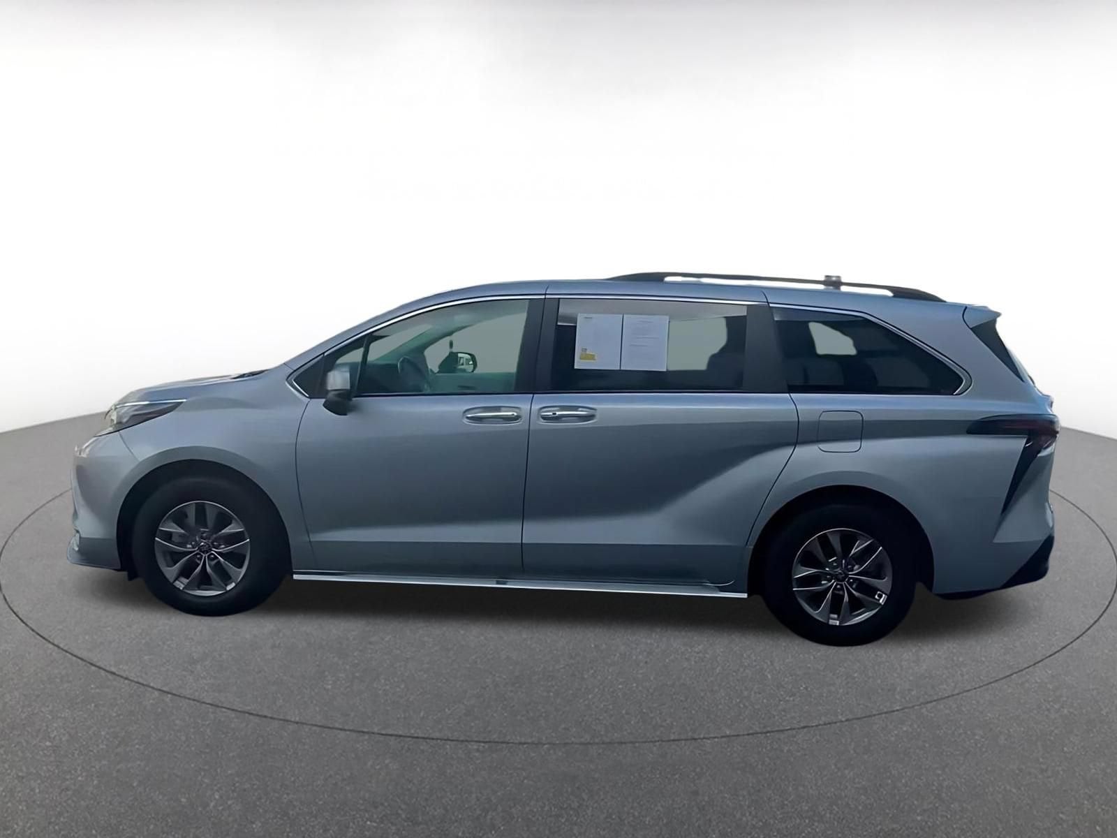 Thumbnail: 2025 Toyota Sienna - 9