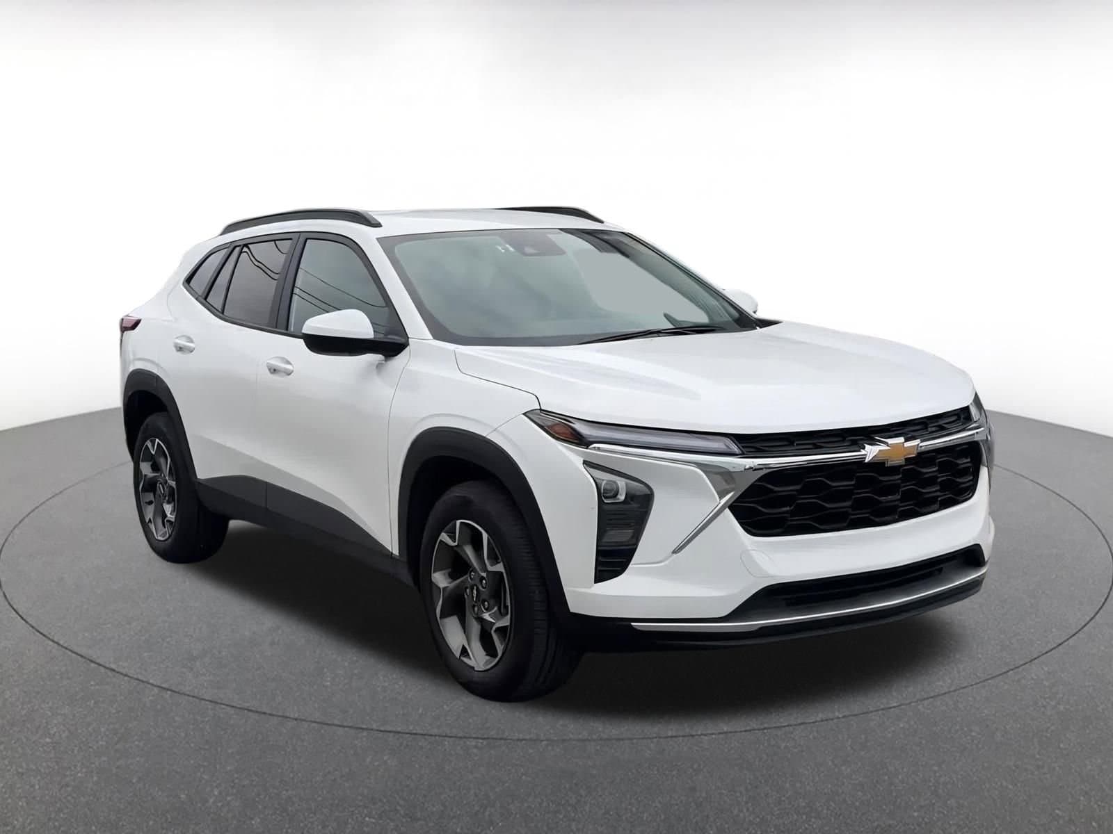 Thumbnail: 2025 Chevrolet Trax - 3