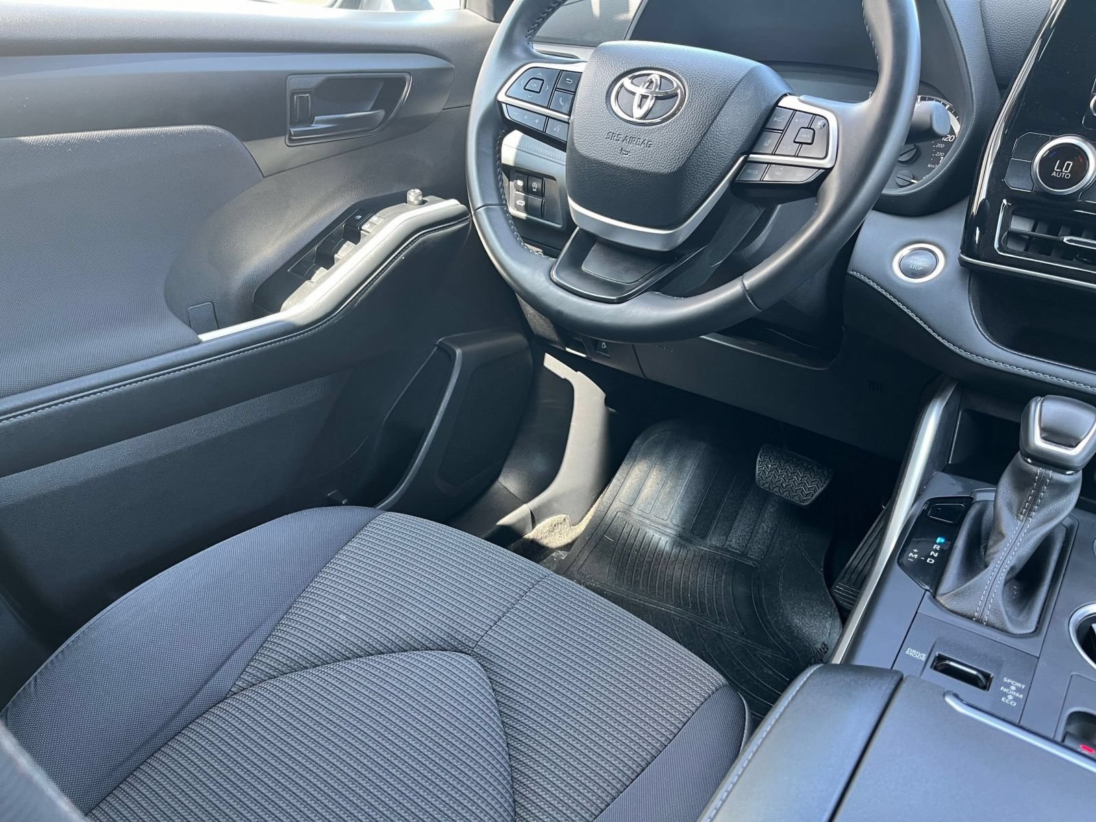 Thumbnail: 2025 Toyota Highlander - 34
